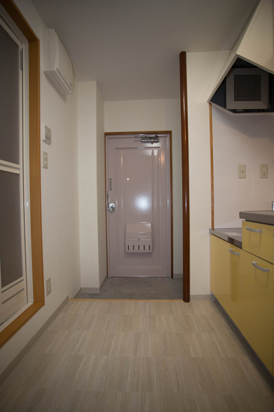 キッチンから玄関内側